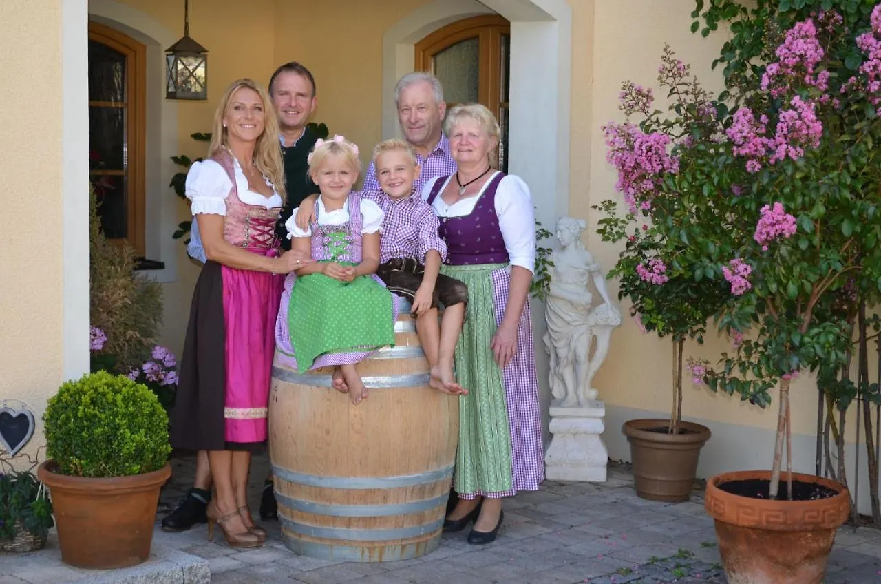 Gastehaus Neumeier Hotel Hohenlinden 0*,