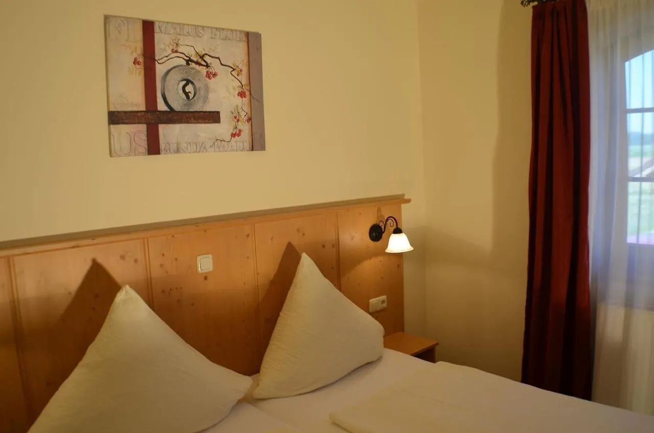 Guest house Gastehaus Neumeier Hotel Hohenlinden